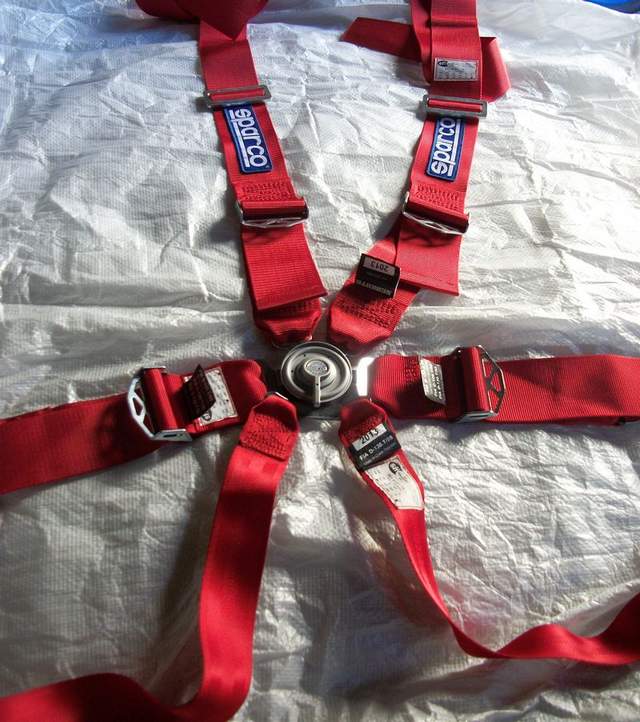 Sparco / Schroth 6point cam lock harnesses Pelican Parts Forums